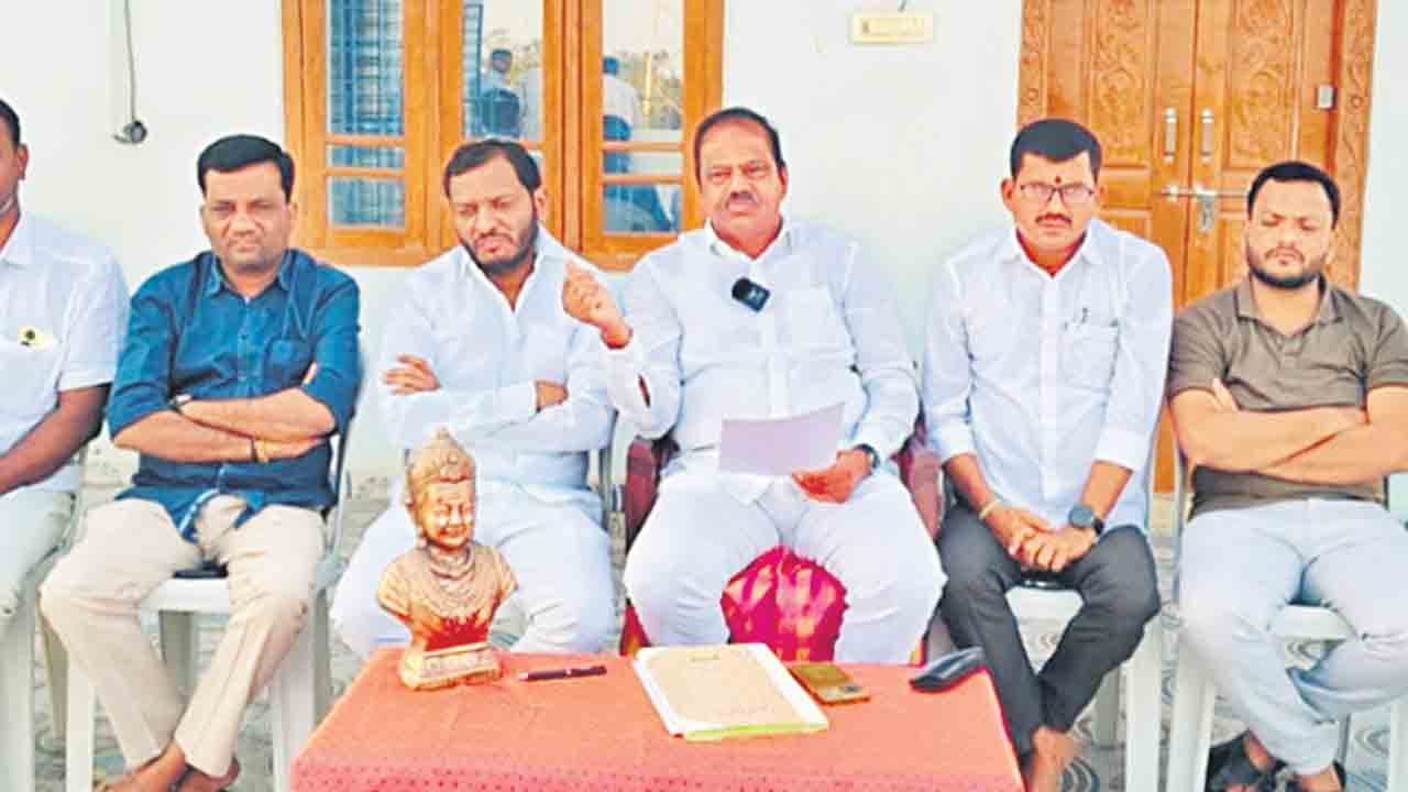 ఏడాది పాలనలో పదేండ్లు వెనక్కి