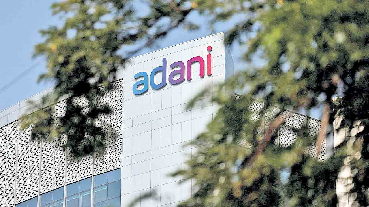 తెరవెనుక దోపిడీ.. తెరముందు గారడీ!