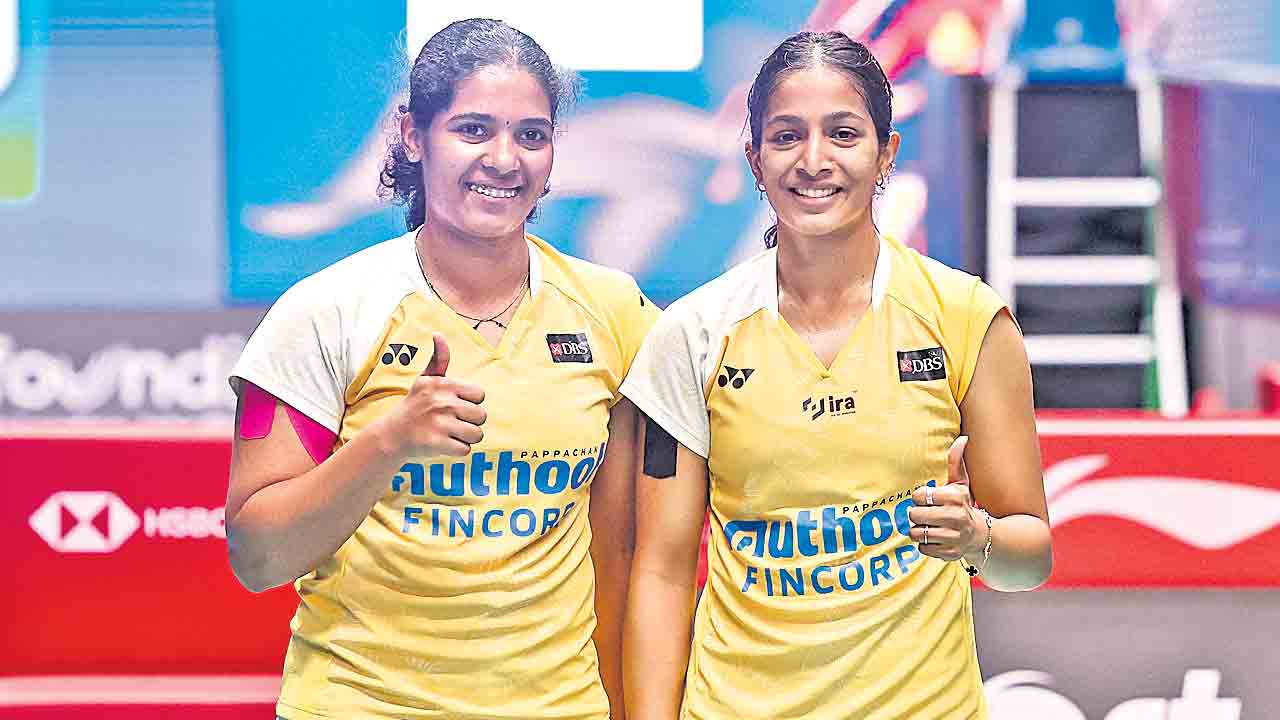 గాయత్రి, త్రిసా జోడీ బోణీ