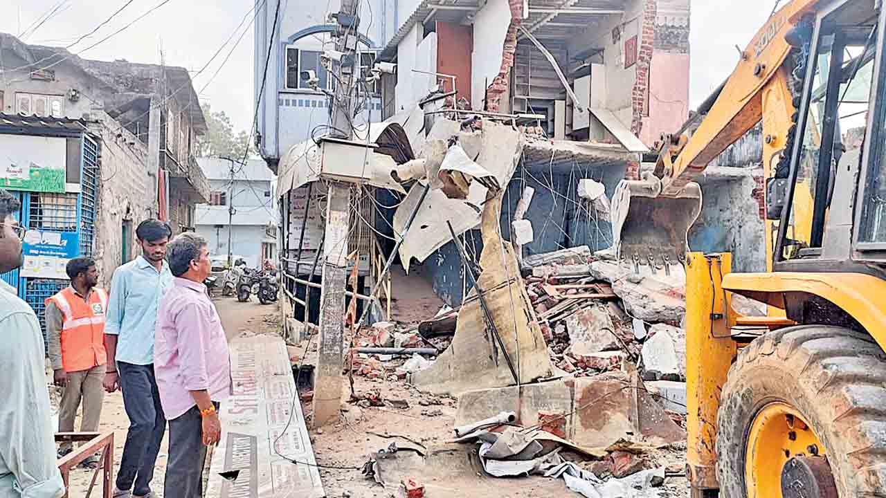 Ghatkesar | ఘట్‌కేసర్‌లో కొనసాగుతున్న కూల్చివేతలు