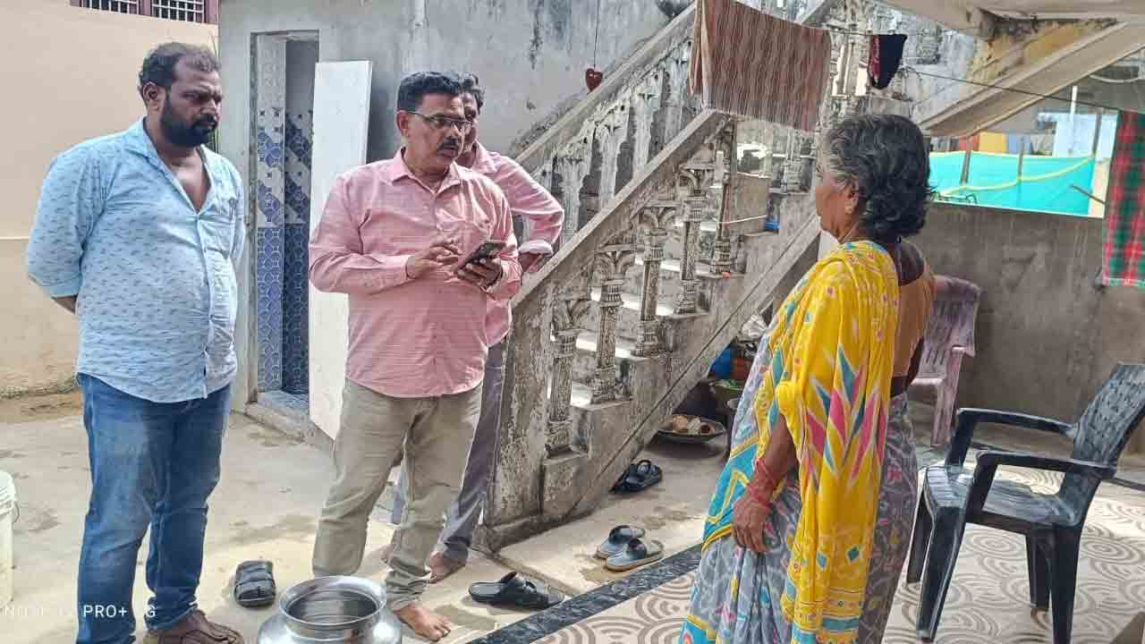 Gram Panchayat Secretaries | కార్యదర్శులపై పని‘భారం’.. గ్రామ పంచాయతీల్లో సర్వే పనులతో సతమతం