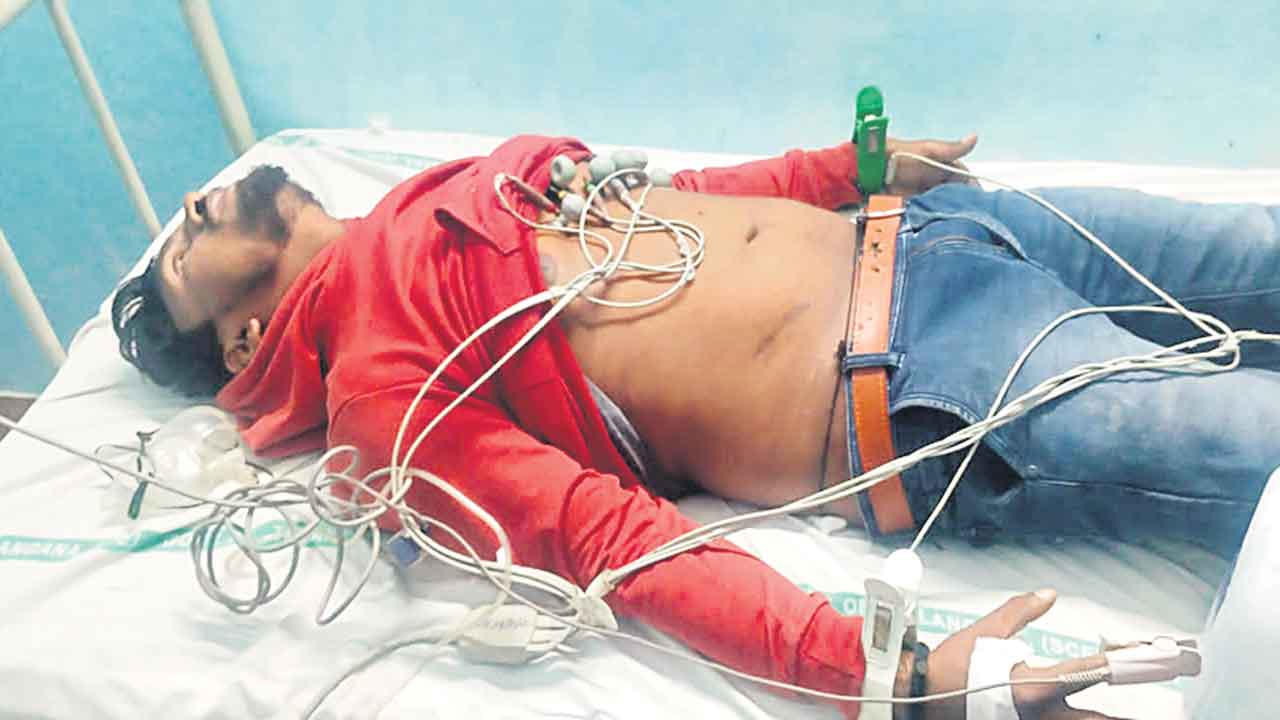 గ్రూప్‌- 2 రాస్తూ.. ఫిట్స్‌తో పడిపోయి..