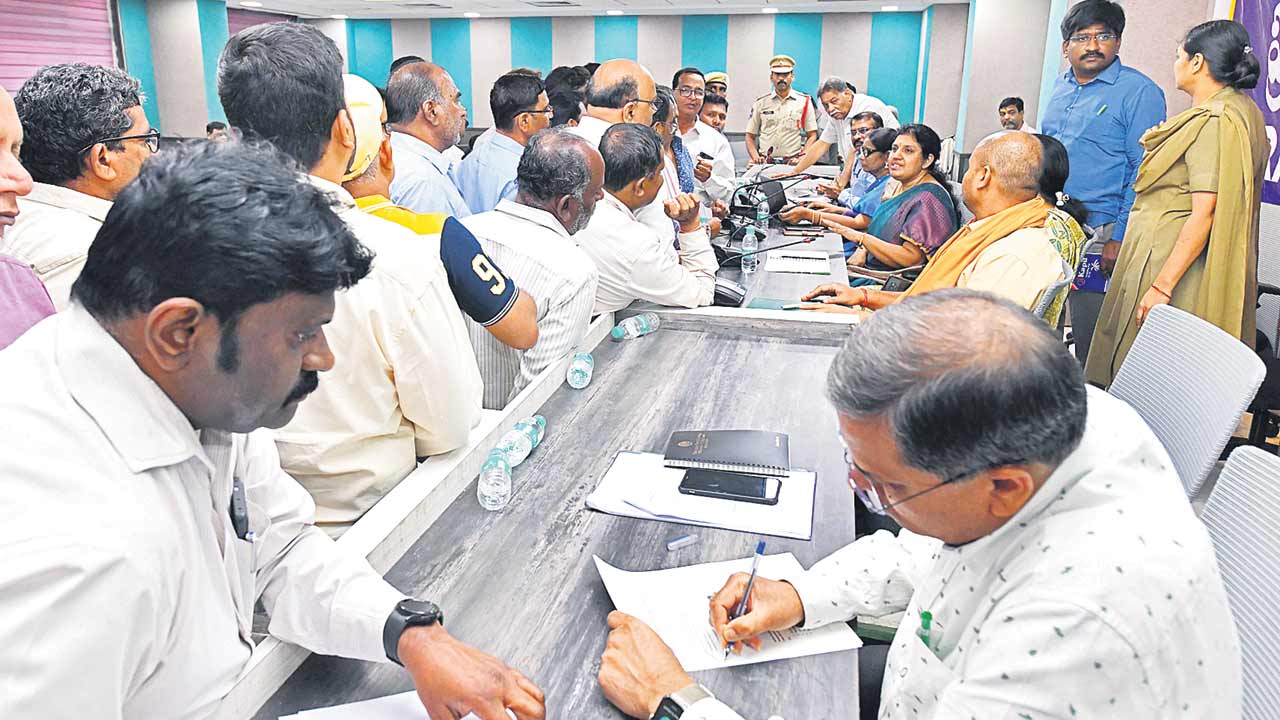 జీహెచ్‌ఎంసీ ప్రజావాణికి 118 దరఖాస్తులు