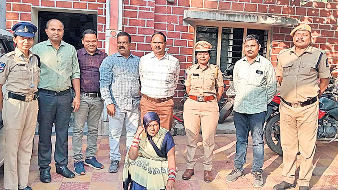 గంజాయి డాన్‌ అంగూరిబాయి అరెస్ట్‌