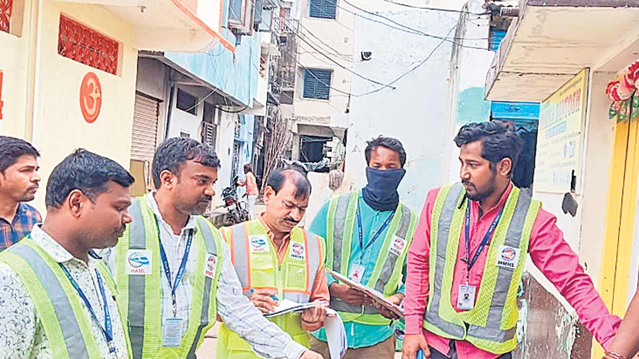 పరిహారం తర్వాతే కూల్చివేతలు