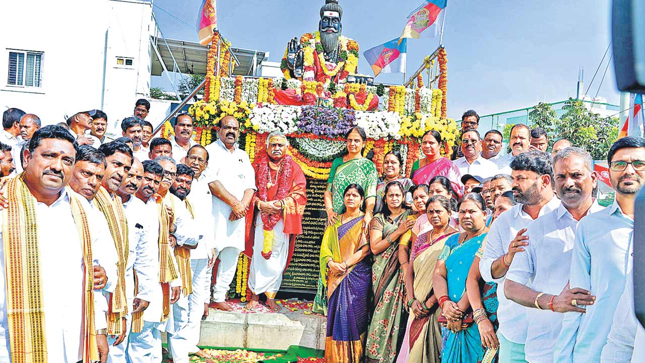 కుల వృత్తులకు జీవం పోసిన కేసీఆర్‌