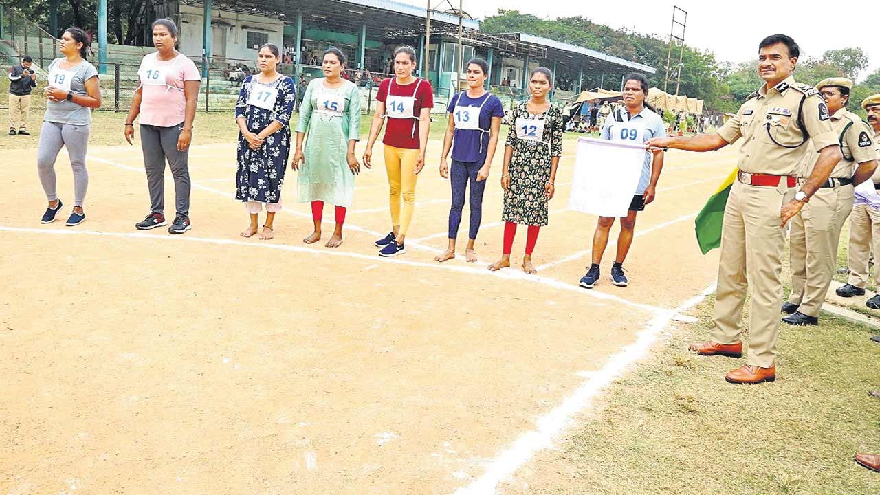 ట్రాఫిక్‌ విభాగంలో ట్రాన్స్‌జెండర్లు