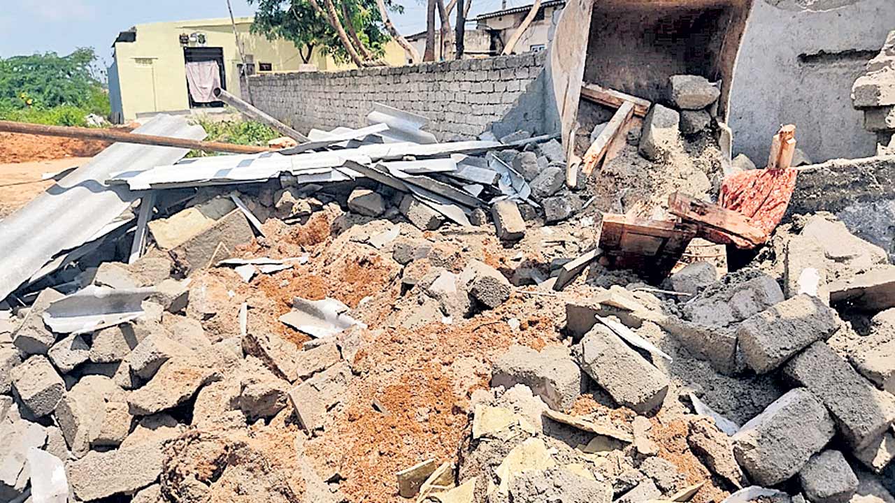 PD Act | ప్రభుత్వ భూముల, చెరువుల సమీపంలో అక్రమ నిర్మాణాలు చేపడితే పీడీ యాక్ట్‌..!