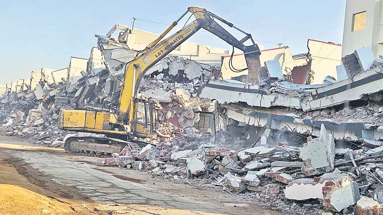 హైడ్రా అత్యుత్సాహం