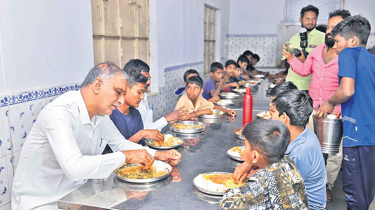 Harish Rao | విద్యార్థులకు అన్నం పెట్టలేరా? మెస్‌చార్జీలు పెండింగ్‌లో పెట్టిన రేవంత్‌కు శిక్ష వేయాలి: హరీశ్‌రావు