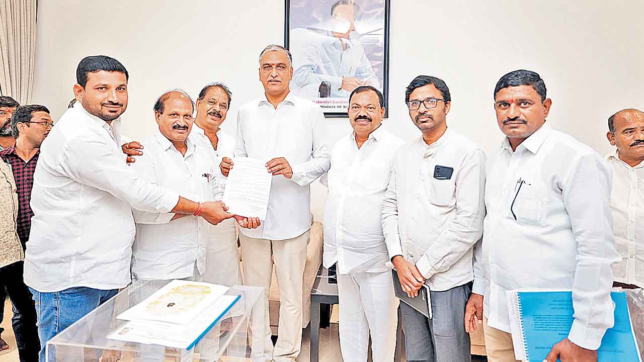 ట్రిపుల్‌ ఆర్‌ బాధితులకు బీఆర్‌ఎస్‌ అండ