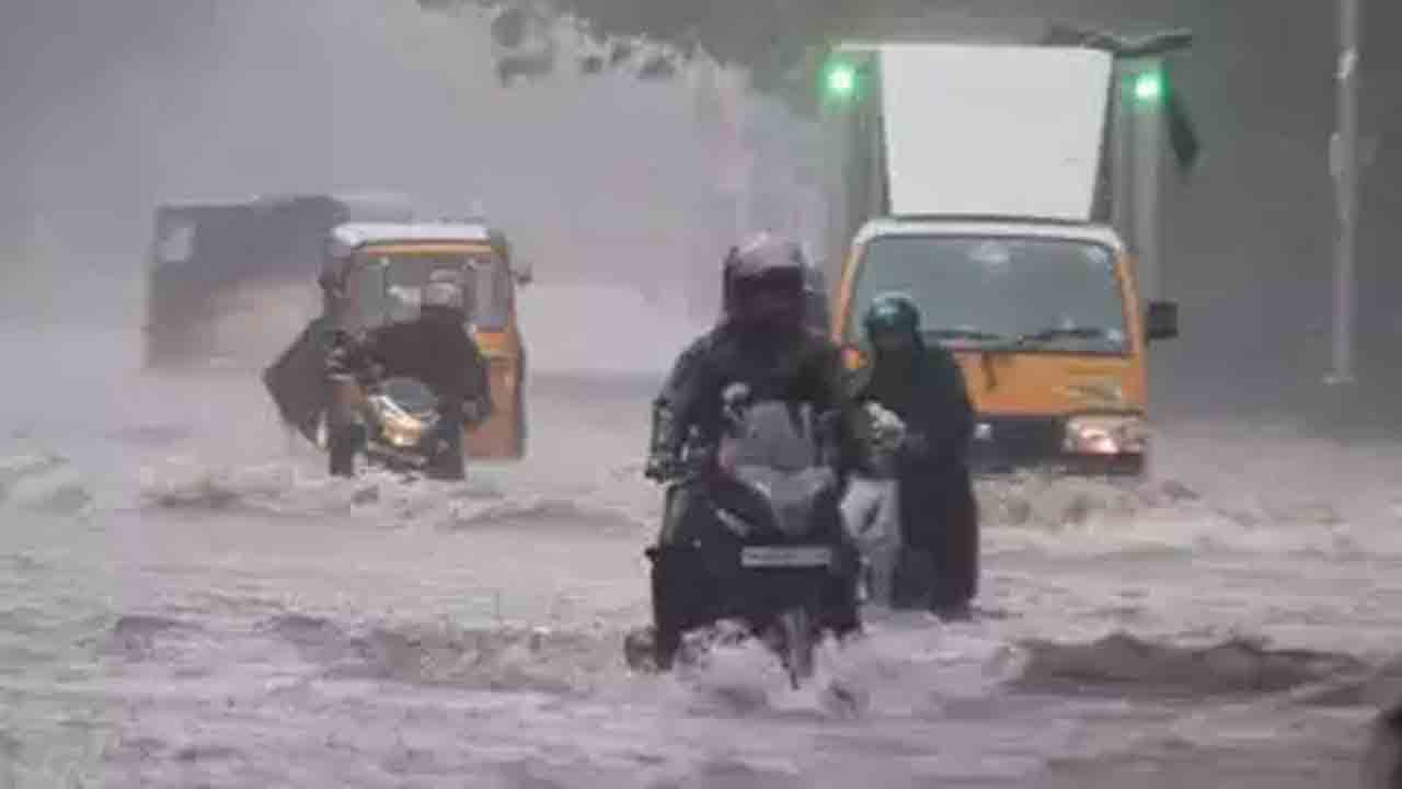Heavy Rains | చెన్నైలో కుండపోత.. 11 జిల్లాల్లో పాఠశాలలకు సెలవు.. అలర్ట్‌ ప్రకటించిన ఐఎండీ