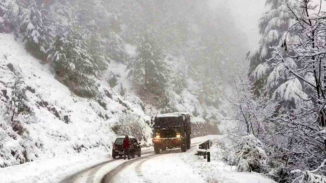 Heavy Snow | హిమాచల్‌ప్రదేశ్‌లో భారీగా హిమపాతం.. మైనస్‌ డిగ్రీలకు పడిపోయిన ఉష్ణోగ్రతలు