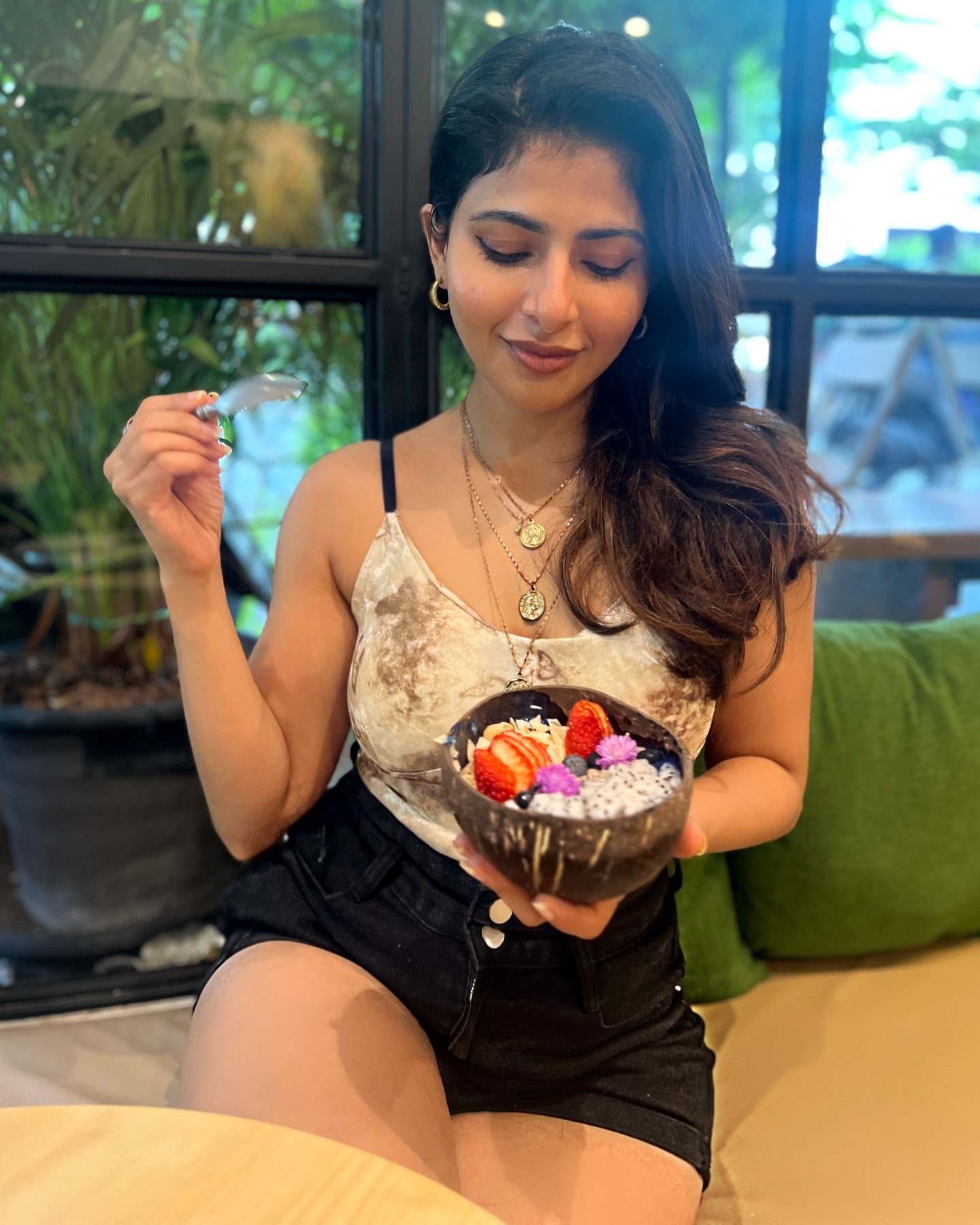 Iswarya Menon (16)