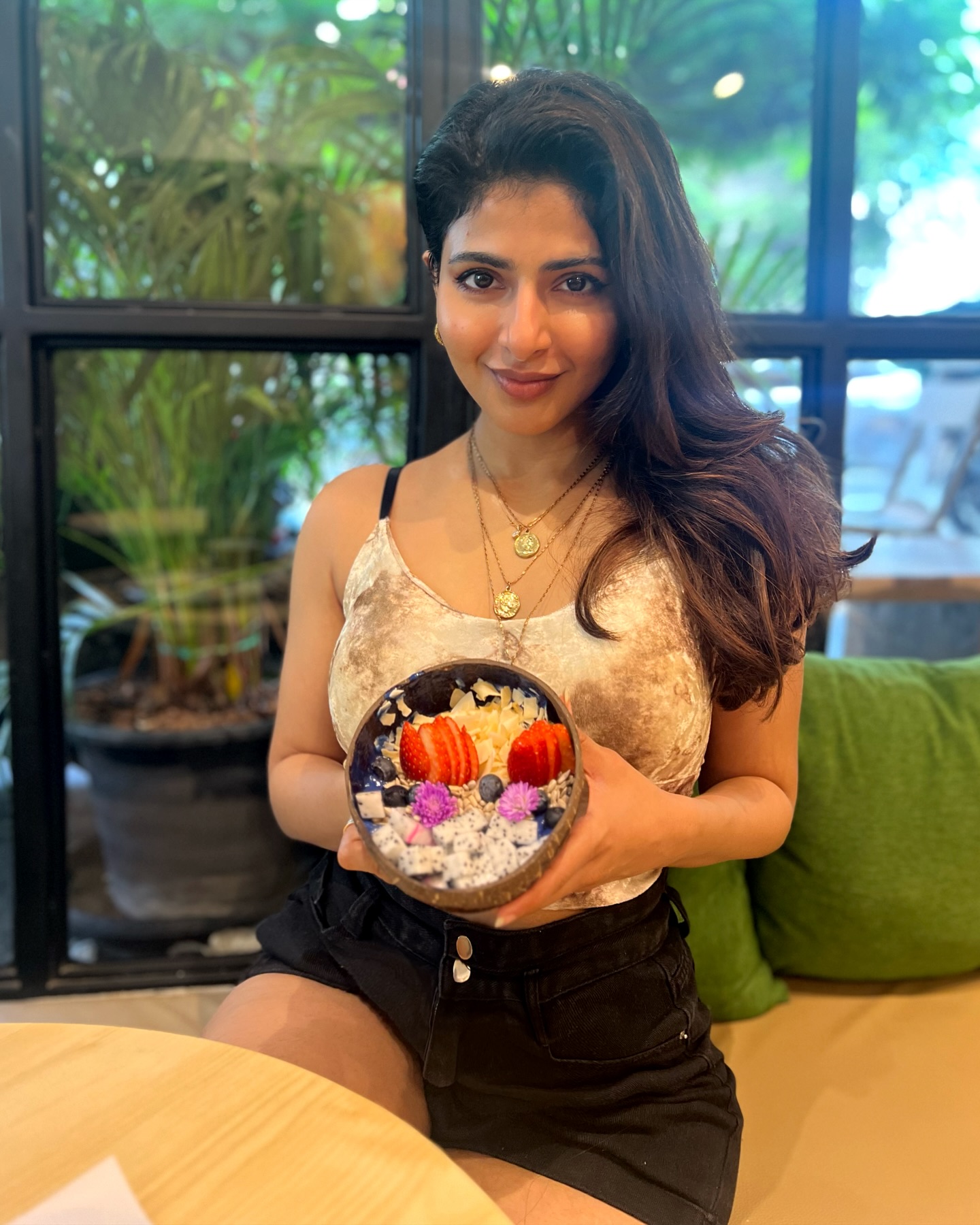 Iswarya Menon (17)