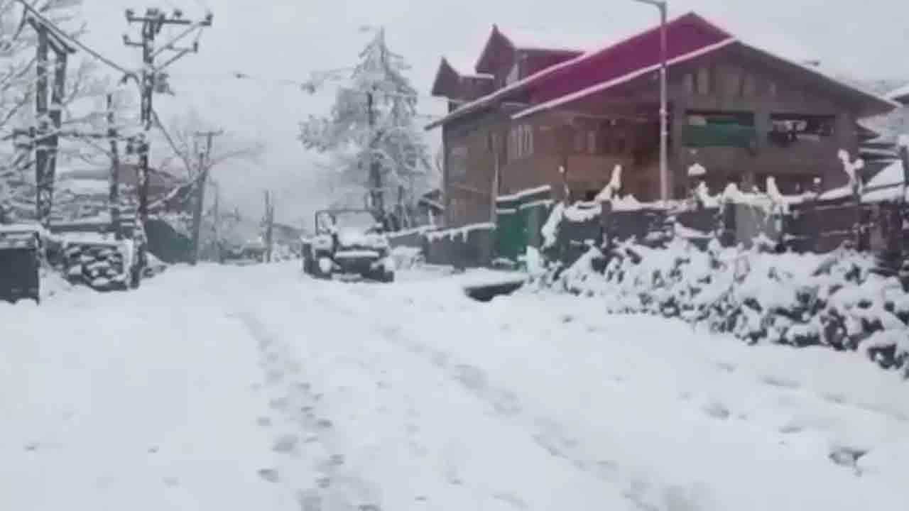 Heavy Snow | జమ్ము కశ్మీర్‌పై మంచు వర్షం.. ఆకట్టుకుంటున్న వీడియోలు