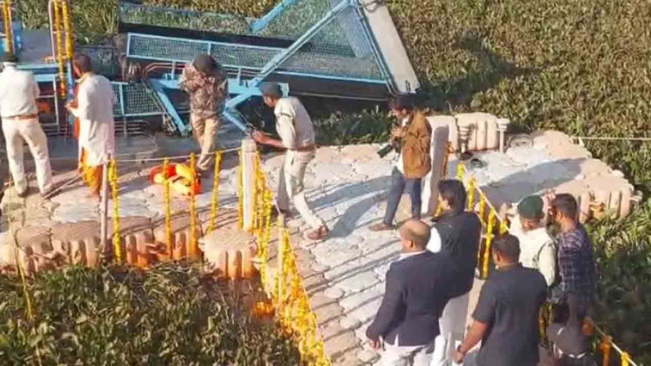 Jyotiraditya Scindia | కేంద్ర మంత్రి జ్యోతిరాదిత్య సింధియాపై తేనెటీగలు దాడి.. మరి   కొందరికి గాయాలు