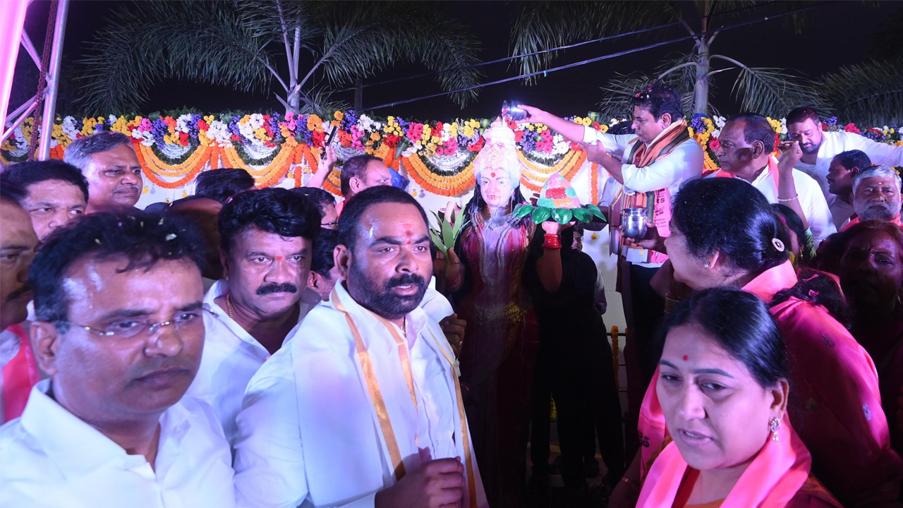 Telangana Thalli | కాంగ్రెస్‌ అపచారానికి.. రేపు తెలంగాణ తల్లి విగ్రహాలకు పాలాభిషేకం చేయాలి.. కేటీఆర్‌ పిలుపు