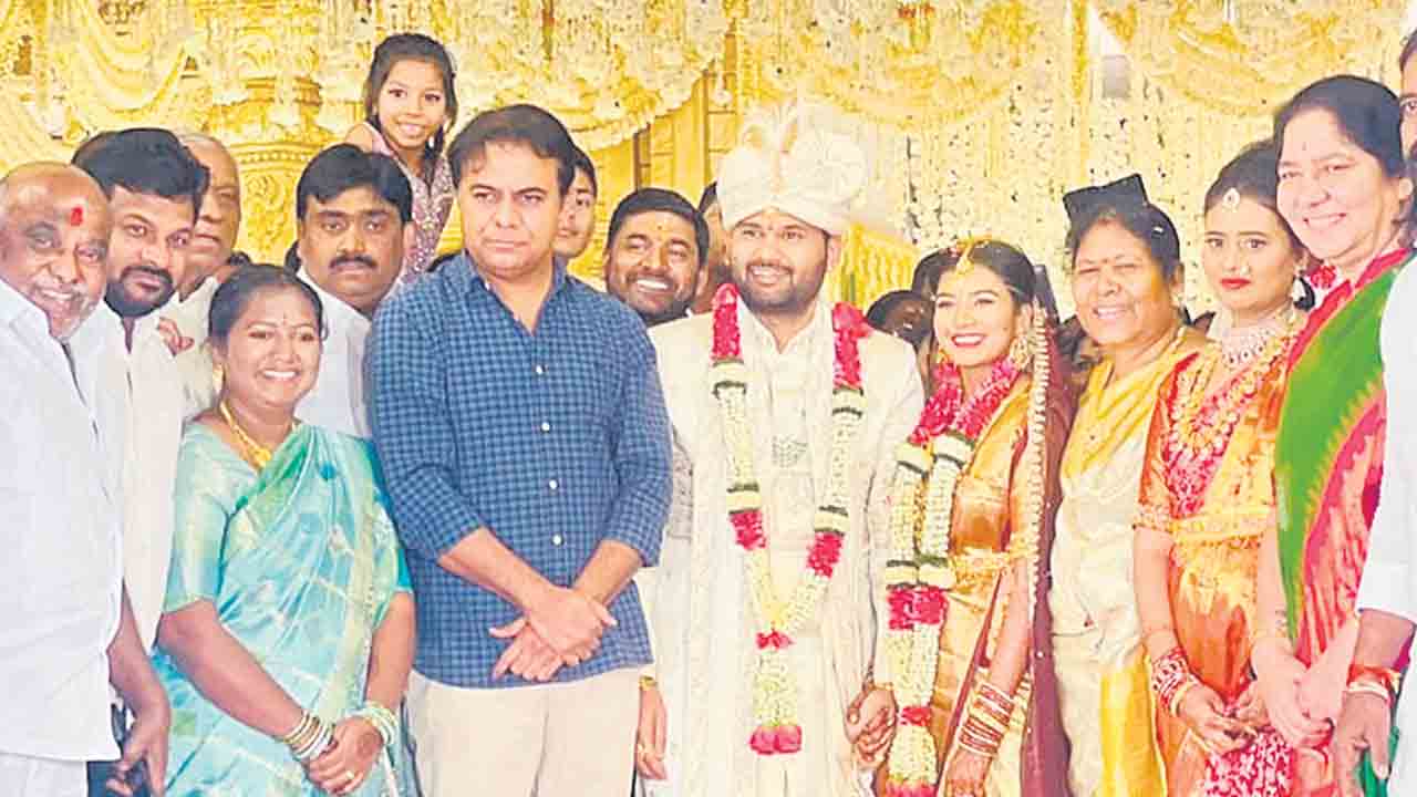 ఎమ్మెల్యే కోవలక్ష్మి కుమారుడి వివాహ వేడుకల్లో కేటీఆర్‌