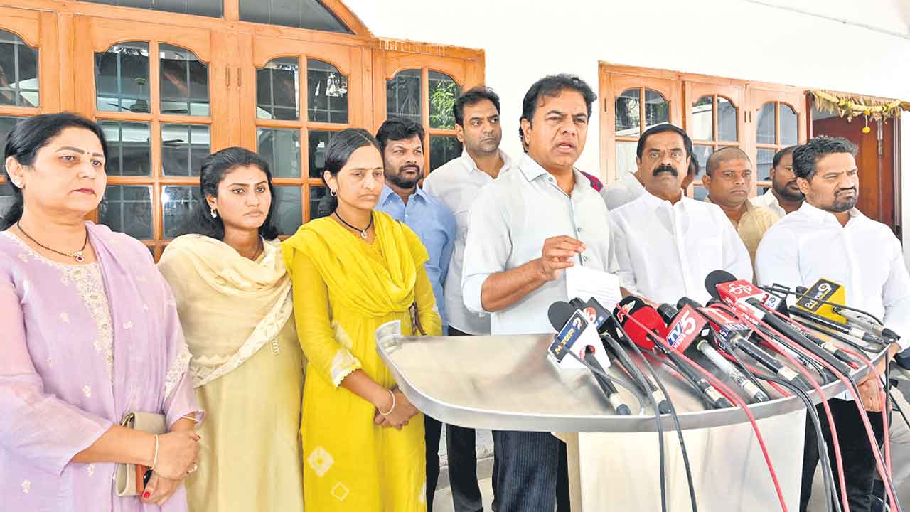 KTR | అన్నంపెట్టే రైతుకు బేడీలా? అమానవీయ ప్రవర్తన క్షమార్హం కాదు: కేటీఆర్