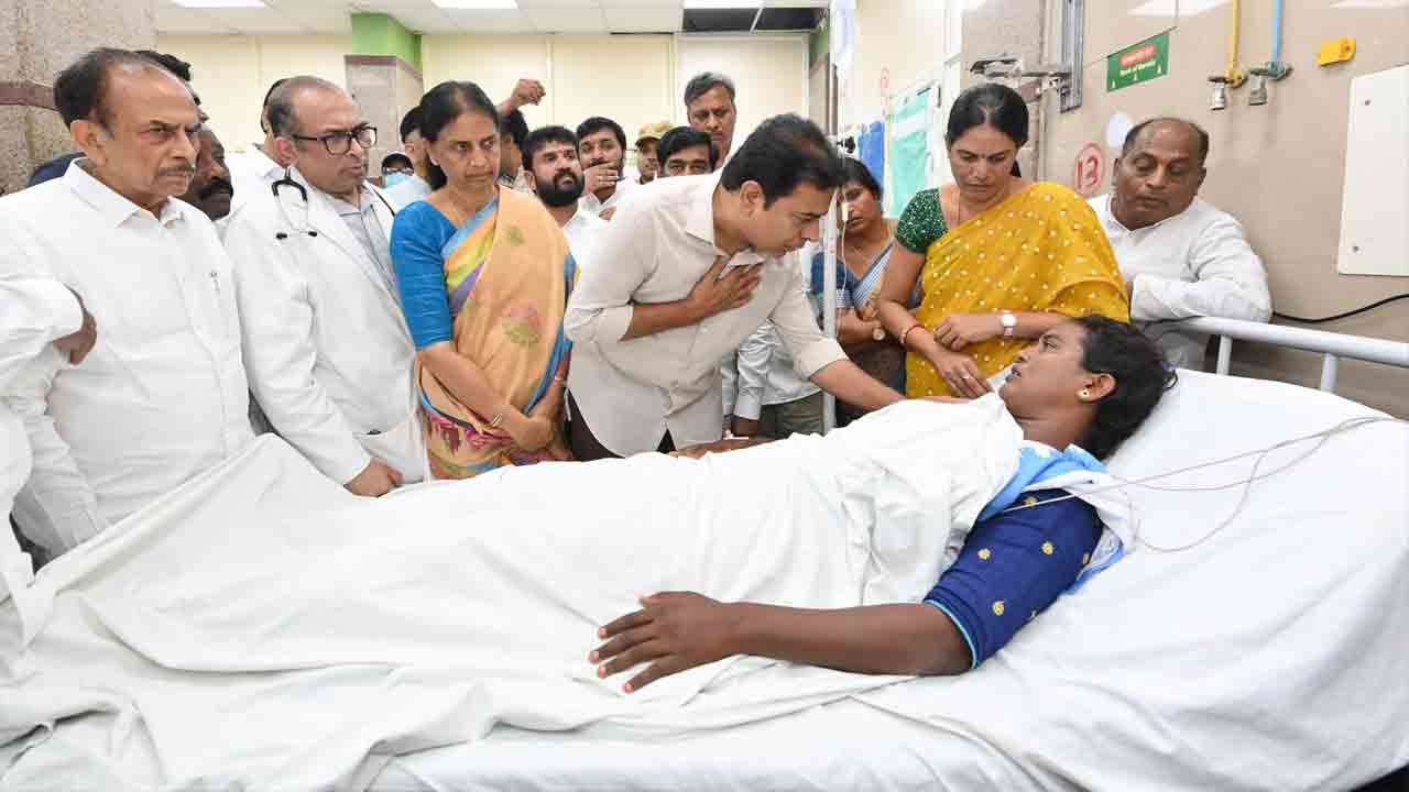 KTR | పోలీసుల దాడిలో గాయపడ్డ ఆశావర్కర్లను పరామర్శించిన కేటీఆర్