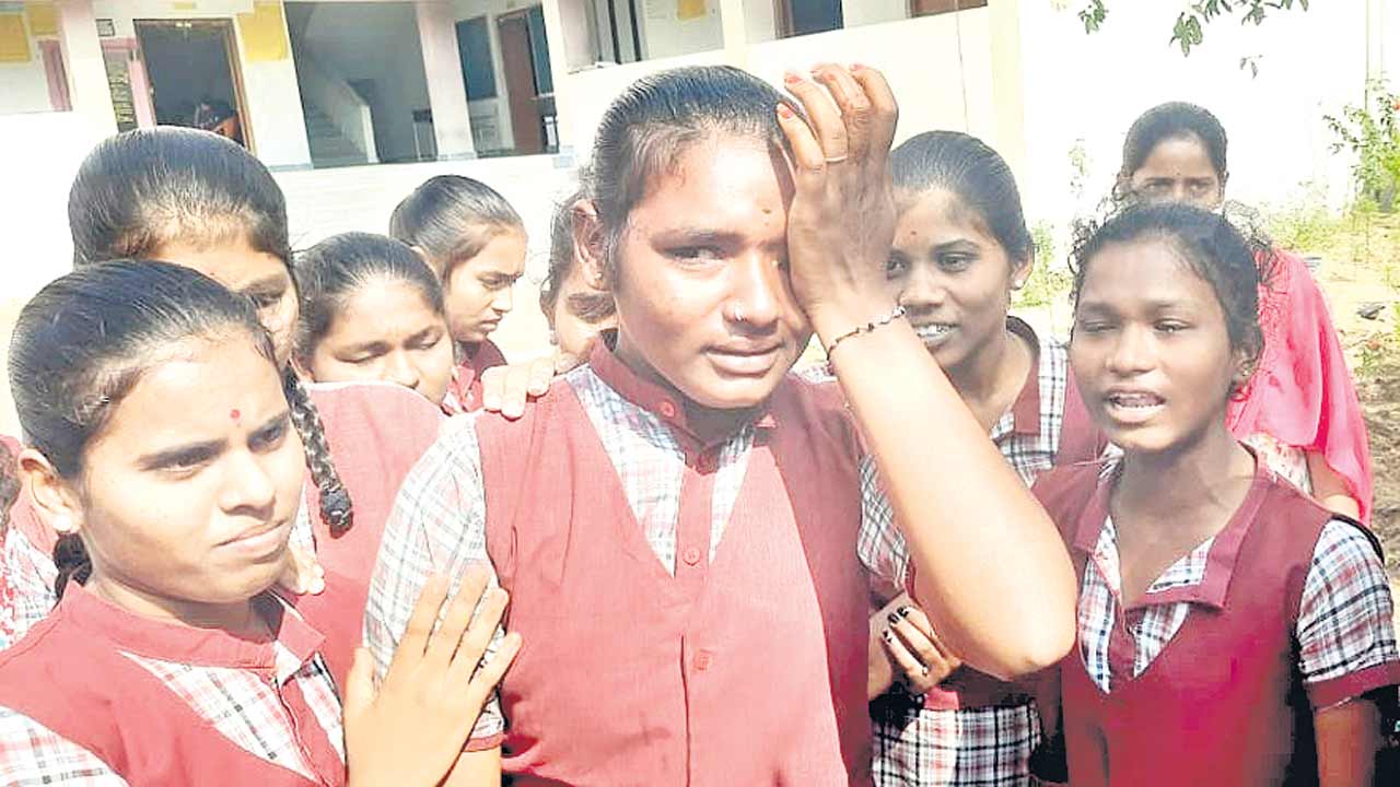 మా టీచర్లే మాకు కావాలి