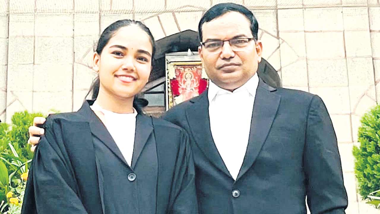 తండ్రీ కూతురికి ఒకేసారి ‘లా’ పట్టా