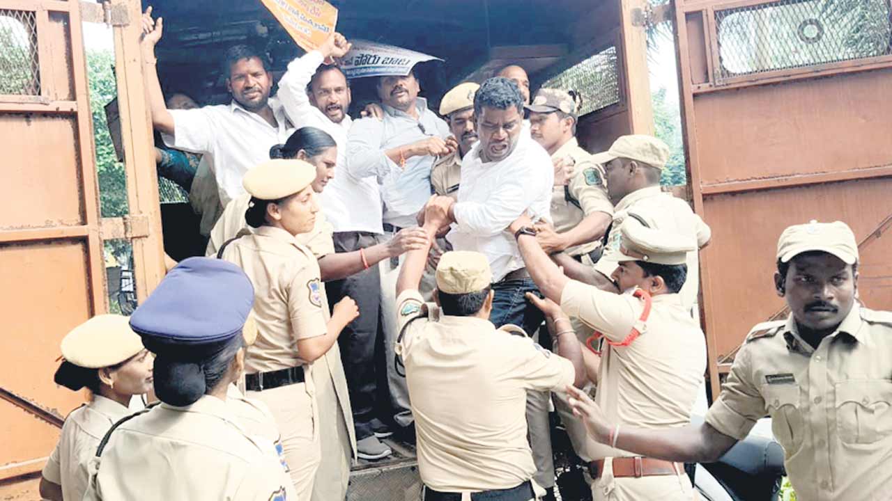 మళ్లీ నిర్బంధం