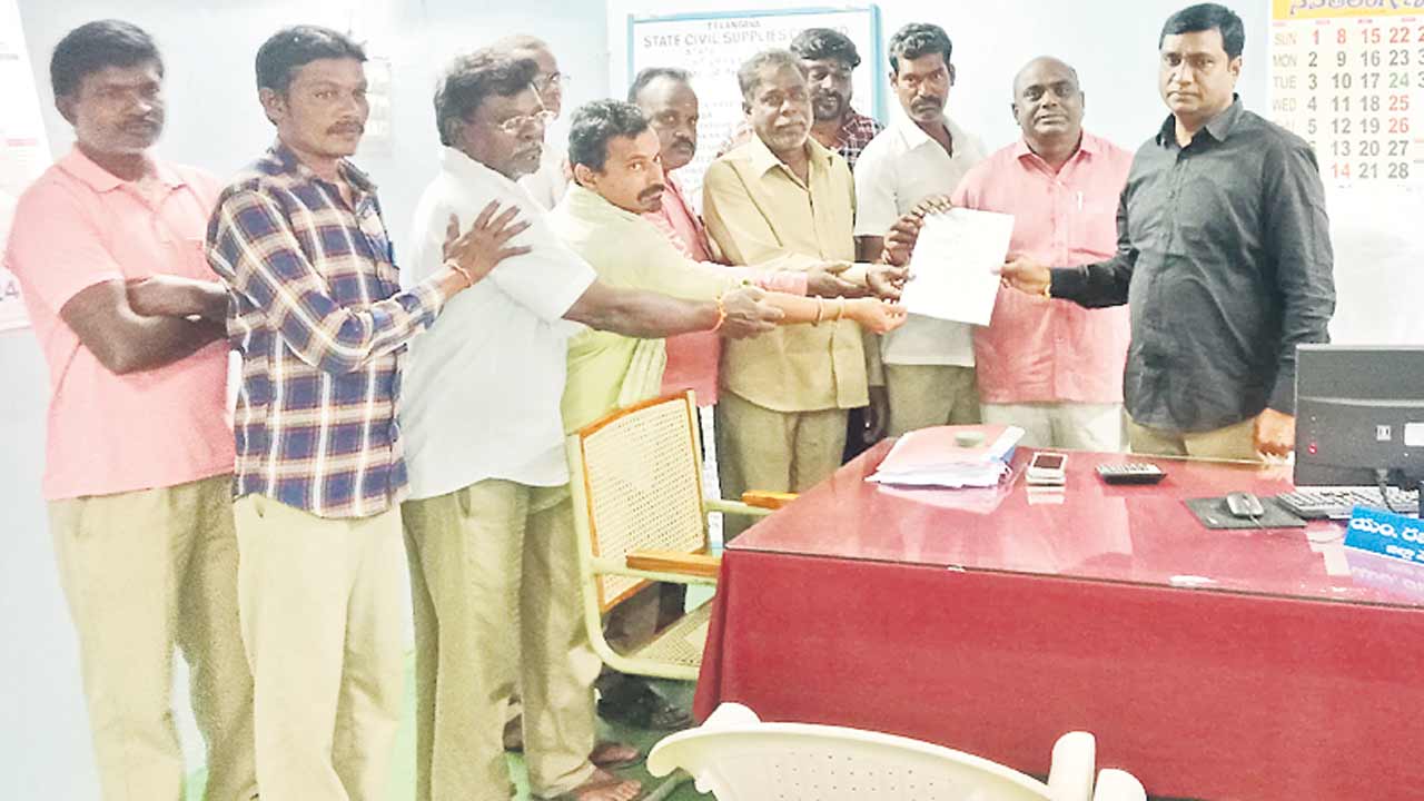 సివిల్‌ సప్లయీస్‌లో సమ్మె సైరన్‌!