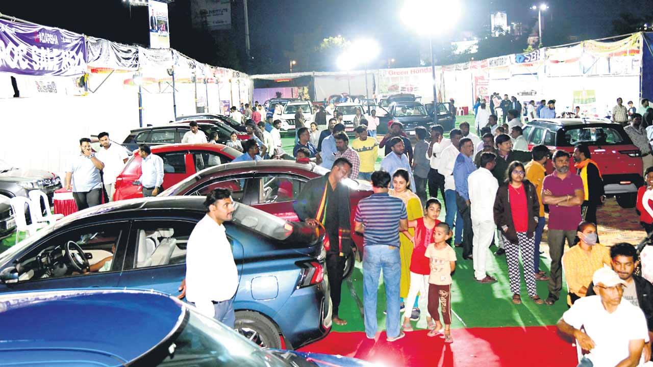 ఆటో షో అదరహో