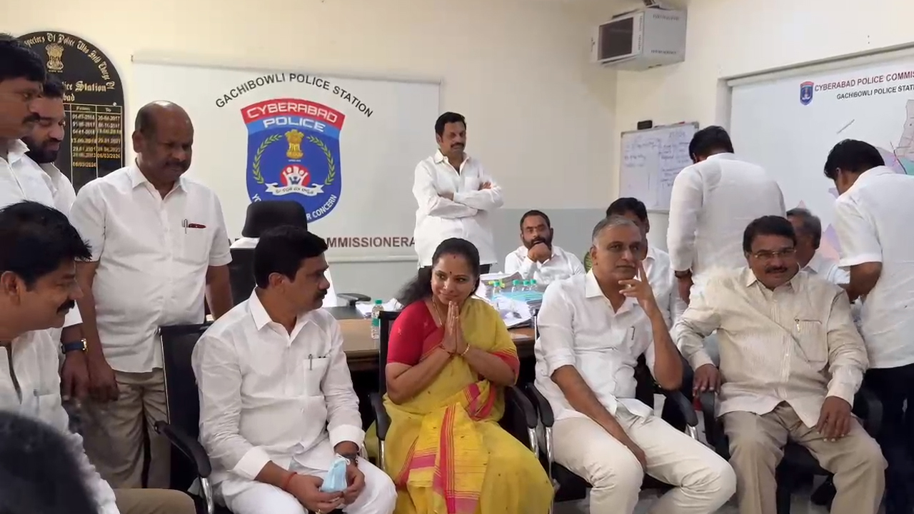 Harish Rao | గచ్చిబౌలి పోలీస్‌స్టేషన్‌ వద్ద ఉద్రిక్తతత.. హరీశ్‌రావును విడుదల చేయాలని బీఆర్‌ఎస్‌ ఆందోళన