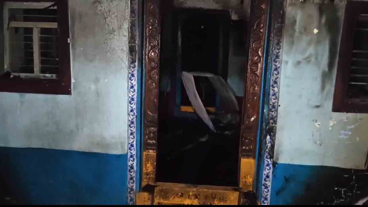 Sexual assault | మైనర్‌పై లైంగిక దాడి.. నిందితుడి ఇంటికి నిప్పు అంటించిన బాధితురాలి బంధువులు