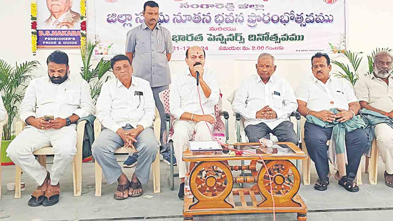విశ్రాంత ఉద్యోగుల హక్కుల సాధనకు కృషి