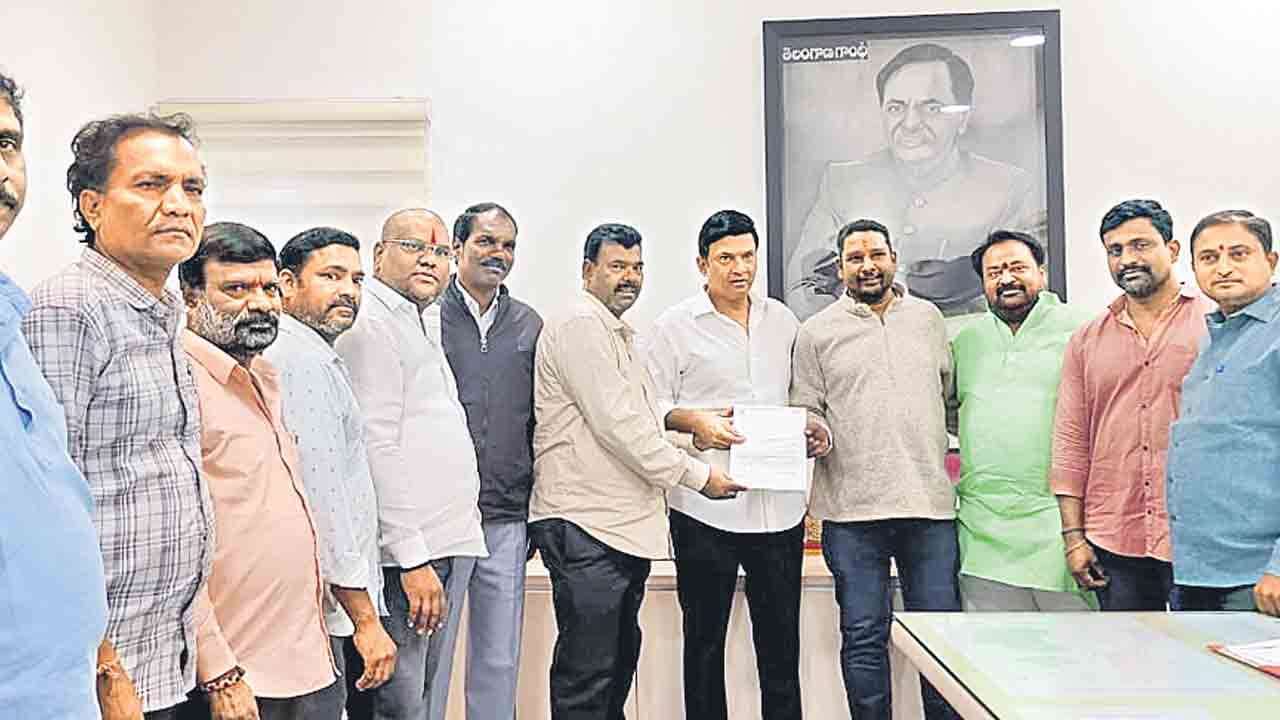 రైల్వే చక్రబంధం నుంచి విముక్తి కల్పిస్తాం.. : ఎమ్మెల్యే మర్రి