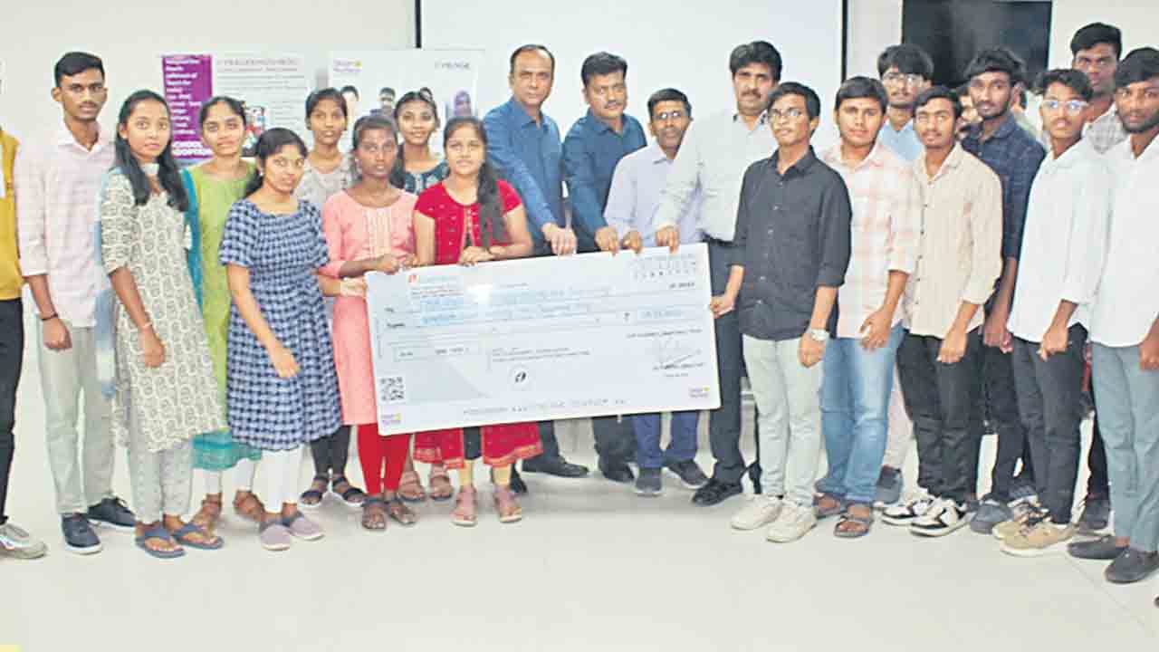 33 మందికి ‘సైబేజ్ కుష్బూ’ స్కాలర్షిప్లు