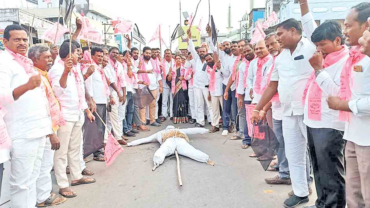 ఆరు గ్యారెంటీలు అడిగితే అక్రమ అరెస్టులా..?