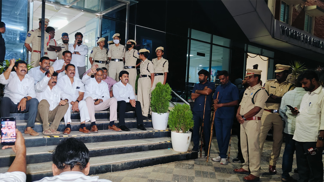 MLA’s Arrest | గచ్చిబౌలి పీఎస్‌ వద్ద బీఆర్‌ఎస్‌ ఆందోళనల.. ఎమ్మెల్యేలు సహా నేతల అరెస్ట్‌