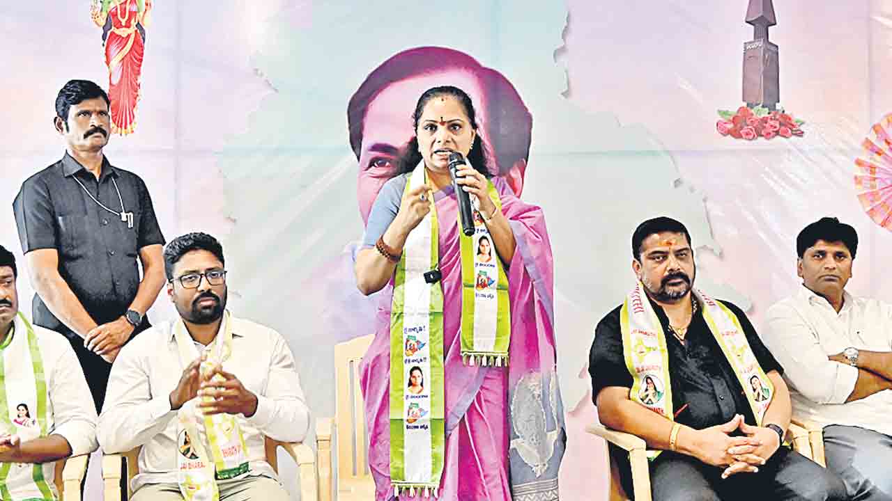 హామీల అమలుపై కాంగ్రెస్‌ను వెంటాడుతాం