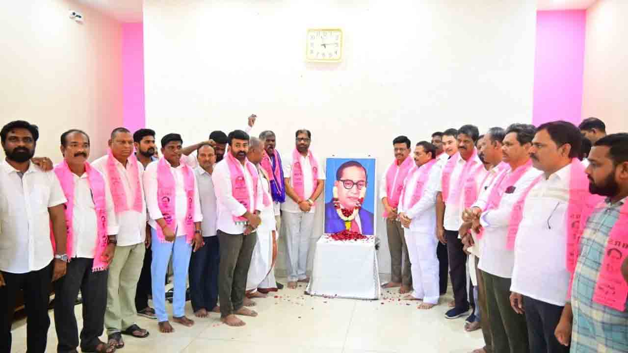 రాజ్యాంగ ప్రదాతకు ప్రణామాలు