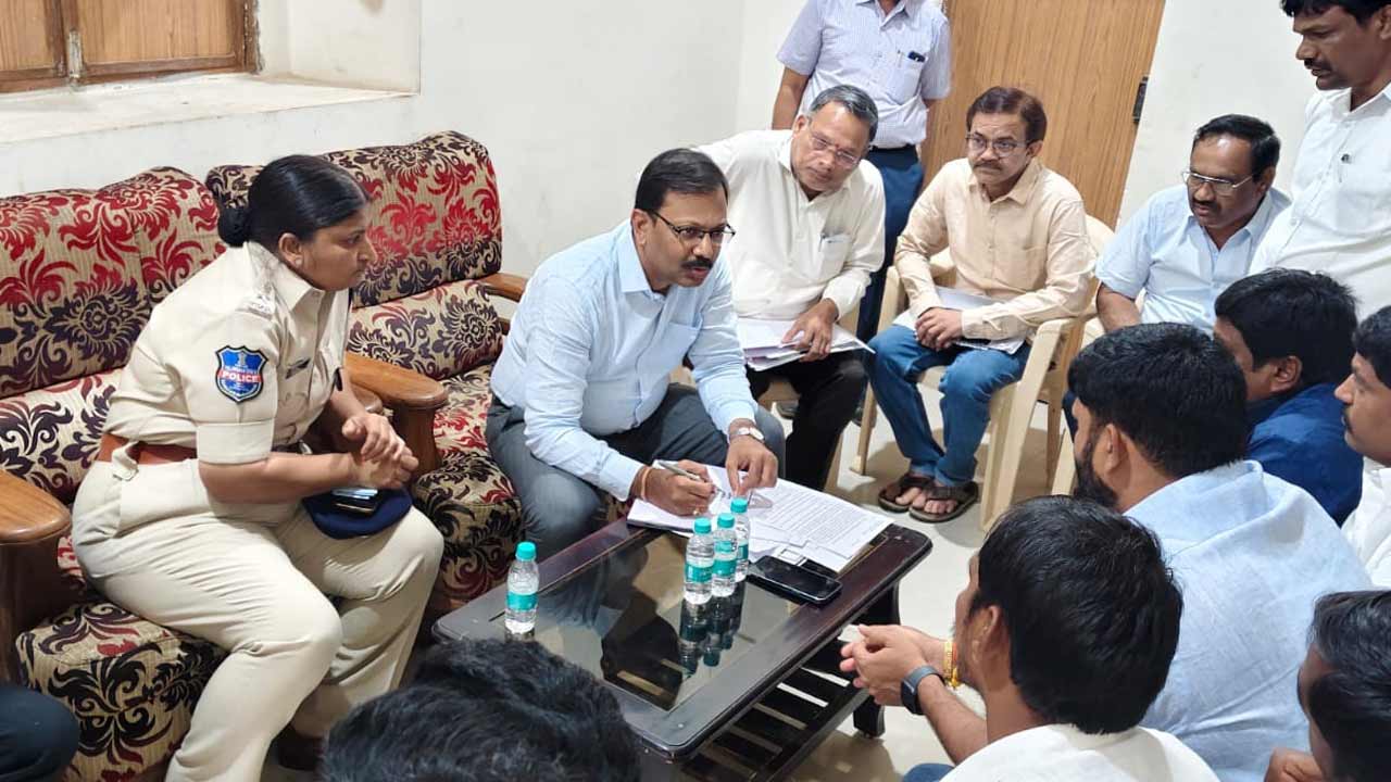 ఆర్‌అండ్‌ఆర్‌ ప్యాకేజీ రూ.25లక్షలు ఇవ్వాలి