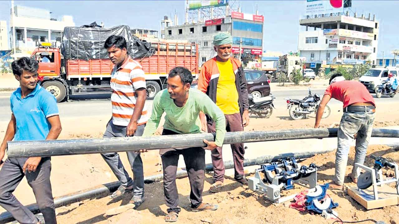 ముత్తంగికి తాగునీటి పైప్లైన్