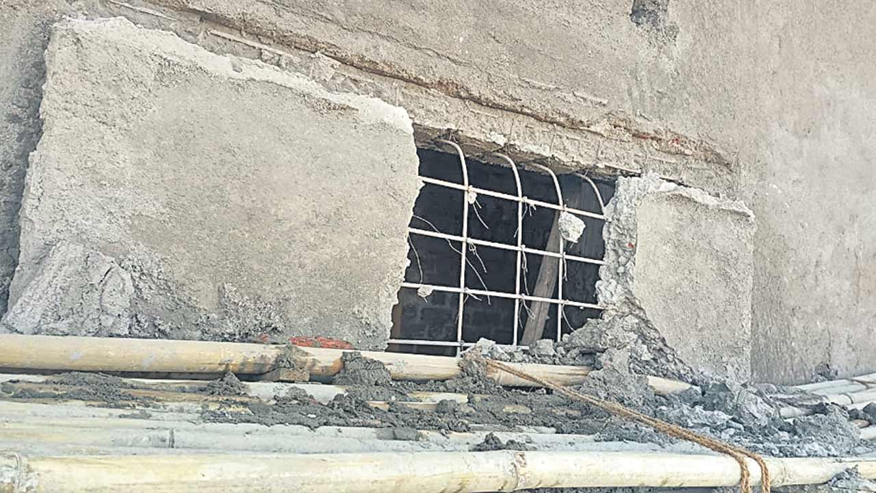 ప్రారంభానికి ముందే కూలుతున్న నిర్మాణాలు