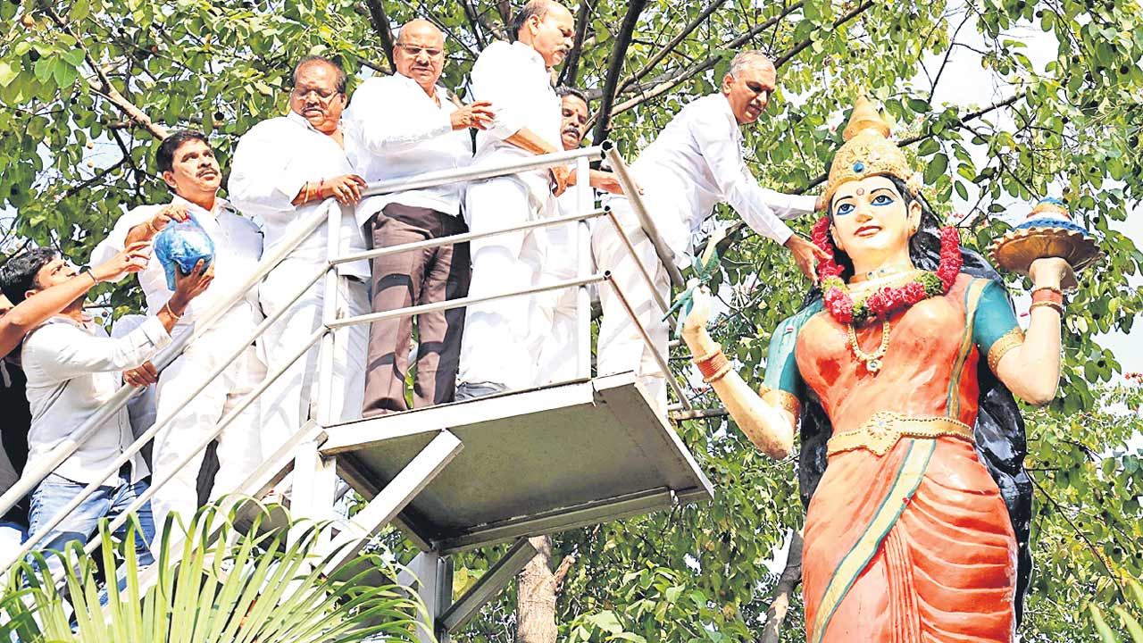 ఎత్తిపోతల పనులు ప్రారంభించాలి