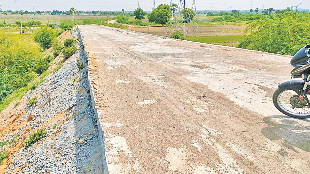 పొంచి ఉన్న ప్రమాదం