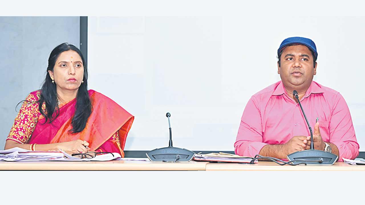 వందశాతం ఉత్తీర్ణతే లక్ష్యంగా పనిచేయాలి