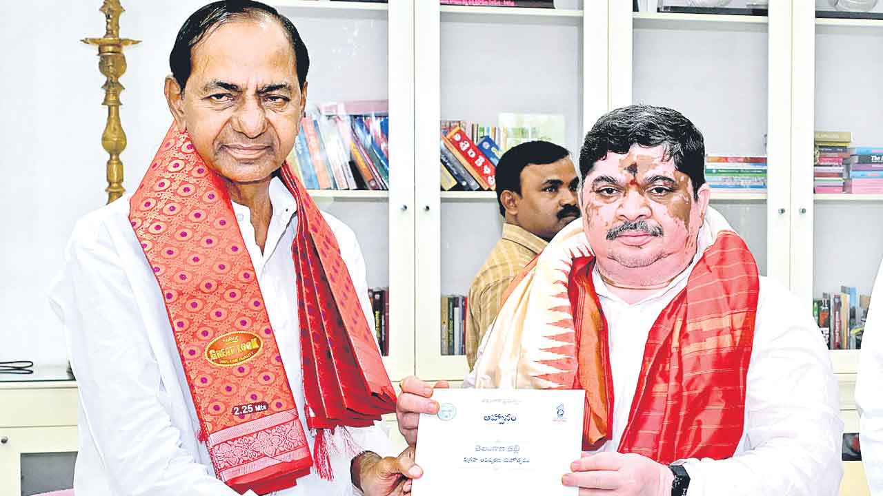 తెలంగాణ తల్లి విగ్రహావిష్కరణకు కేసీఆర్‌కు ఆహ్వానం