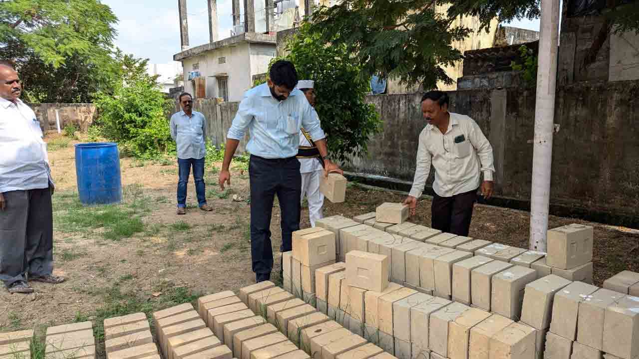 సహజ వనరులతో ఇటుకల తయారీ