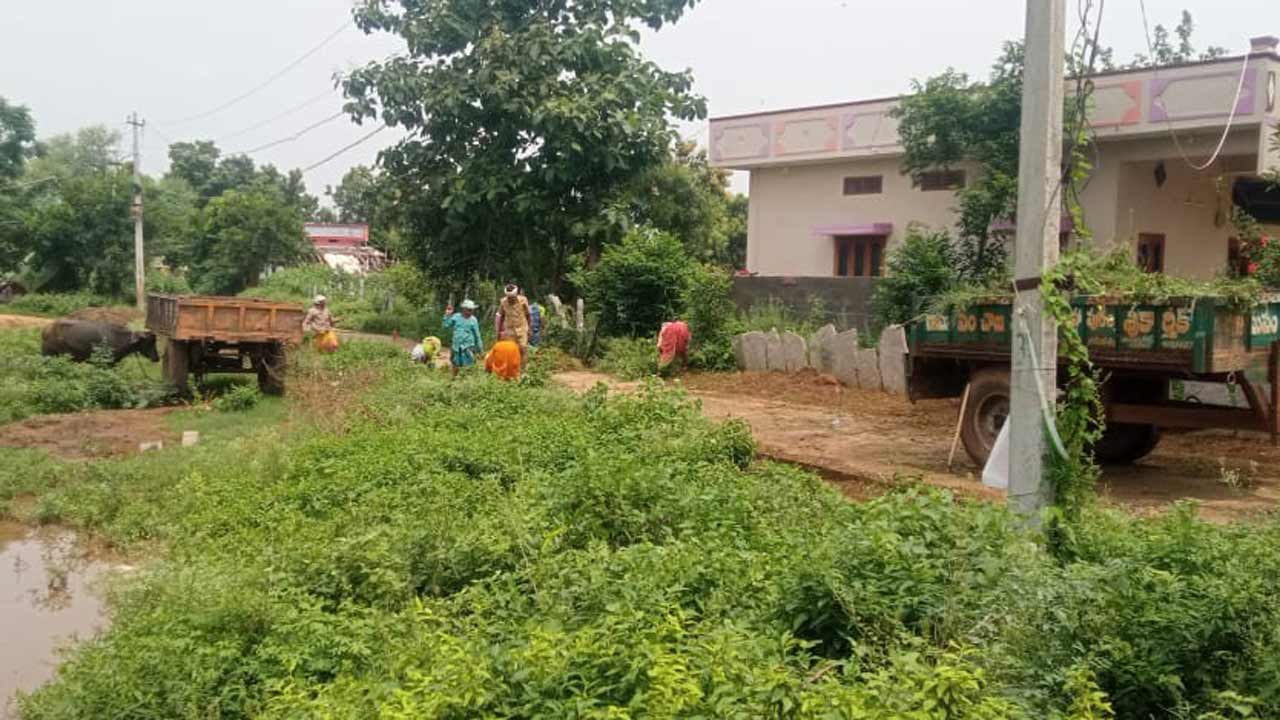 పని చేయించుకుర్రు.. పైసలు ఎగ్గొట్టిర్రు