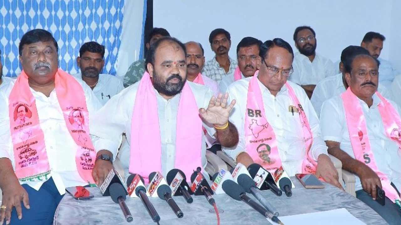 ప్రారంభించే ప్రాజెక్టులు మావే…జిల్లాకు మీరిచ్చే నిధులేంటో ప్రకటించాలి