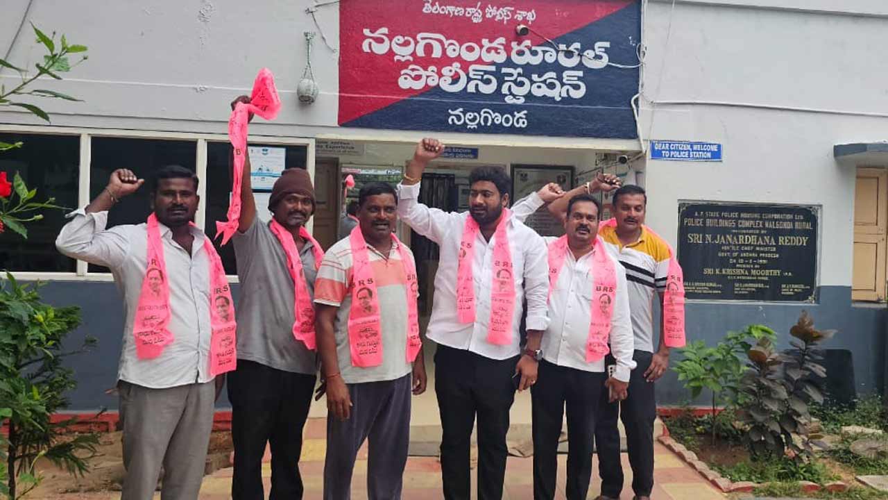 బీఆర్‌ఎస్‌ నేతలపై పోలీసుల దమనకాండ